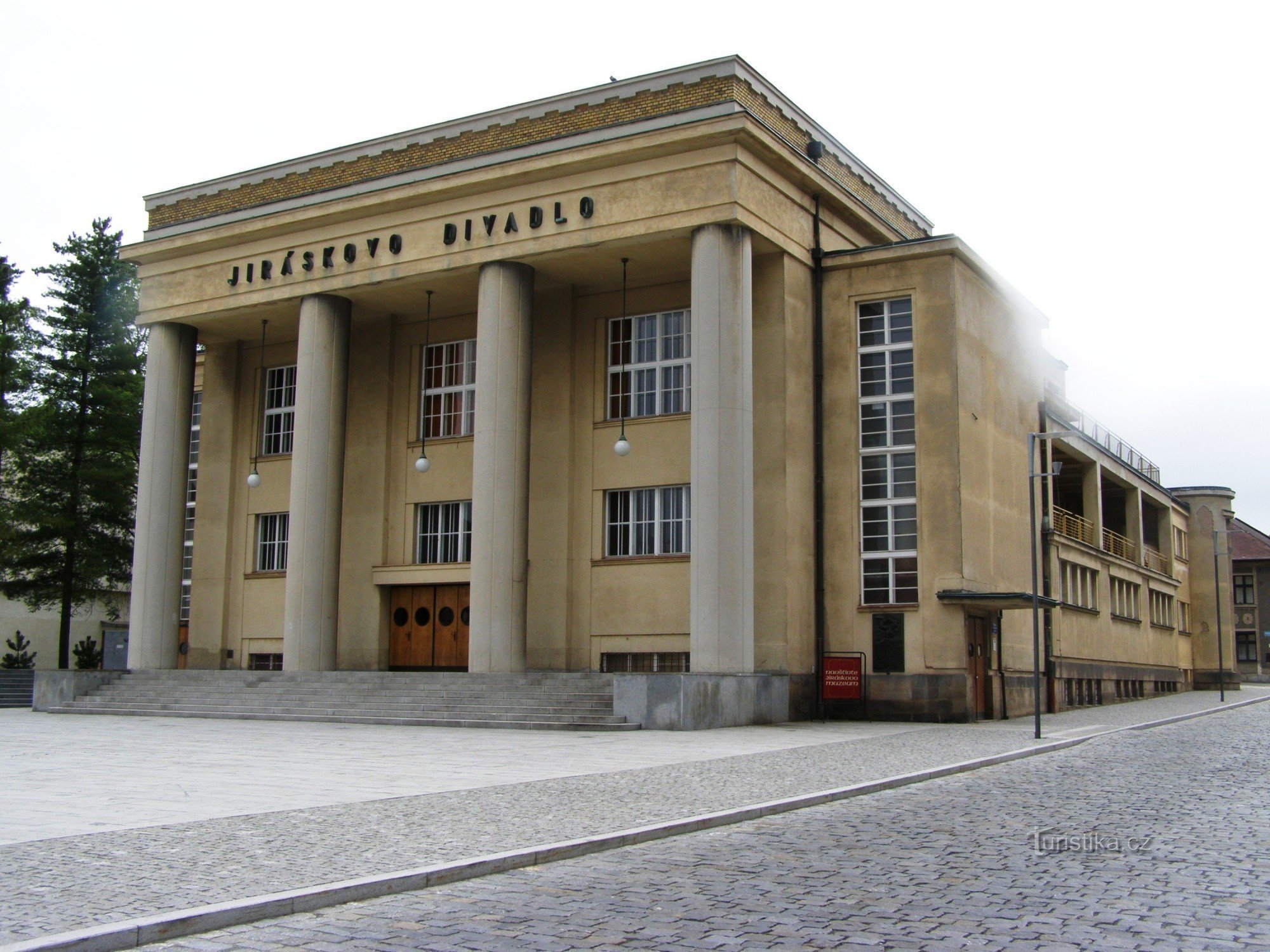 Hronov - Jirásk-teatteri, museo