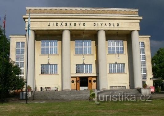 Hronov - Teatro Jirásk, museo