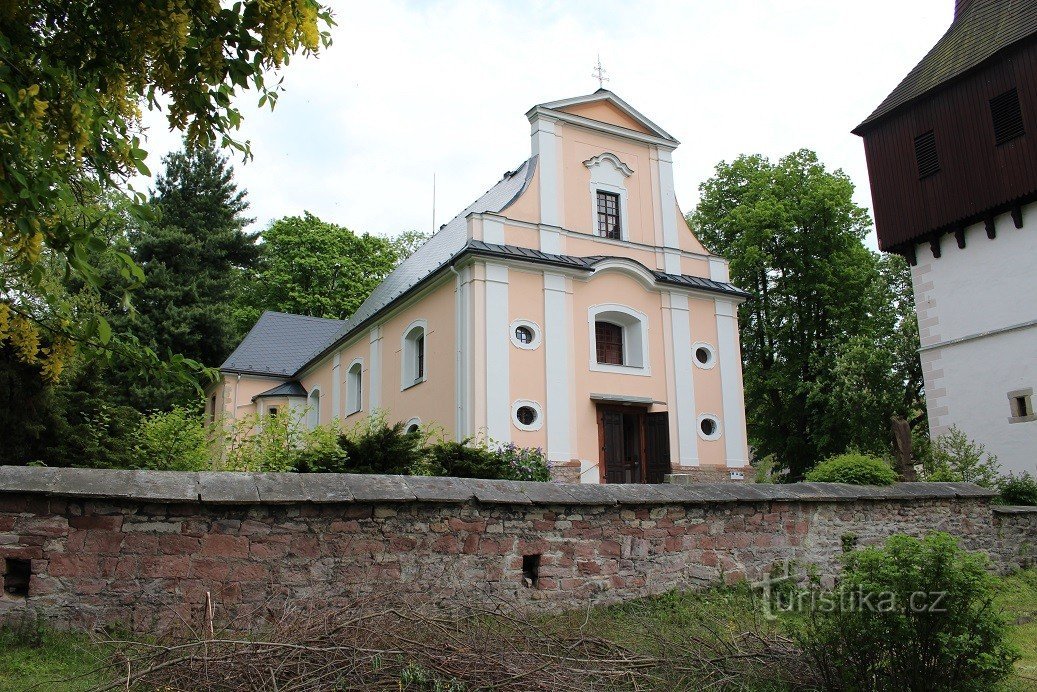 Hronov, kościół Wszystkich Świętych