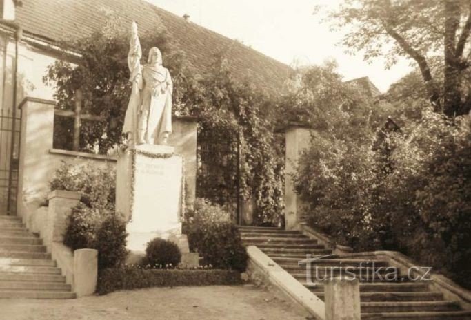 Hronov - Pyhän Venceslauksen patsas