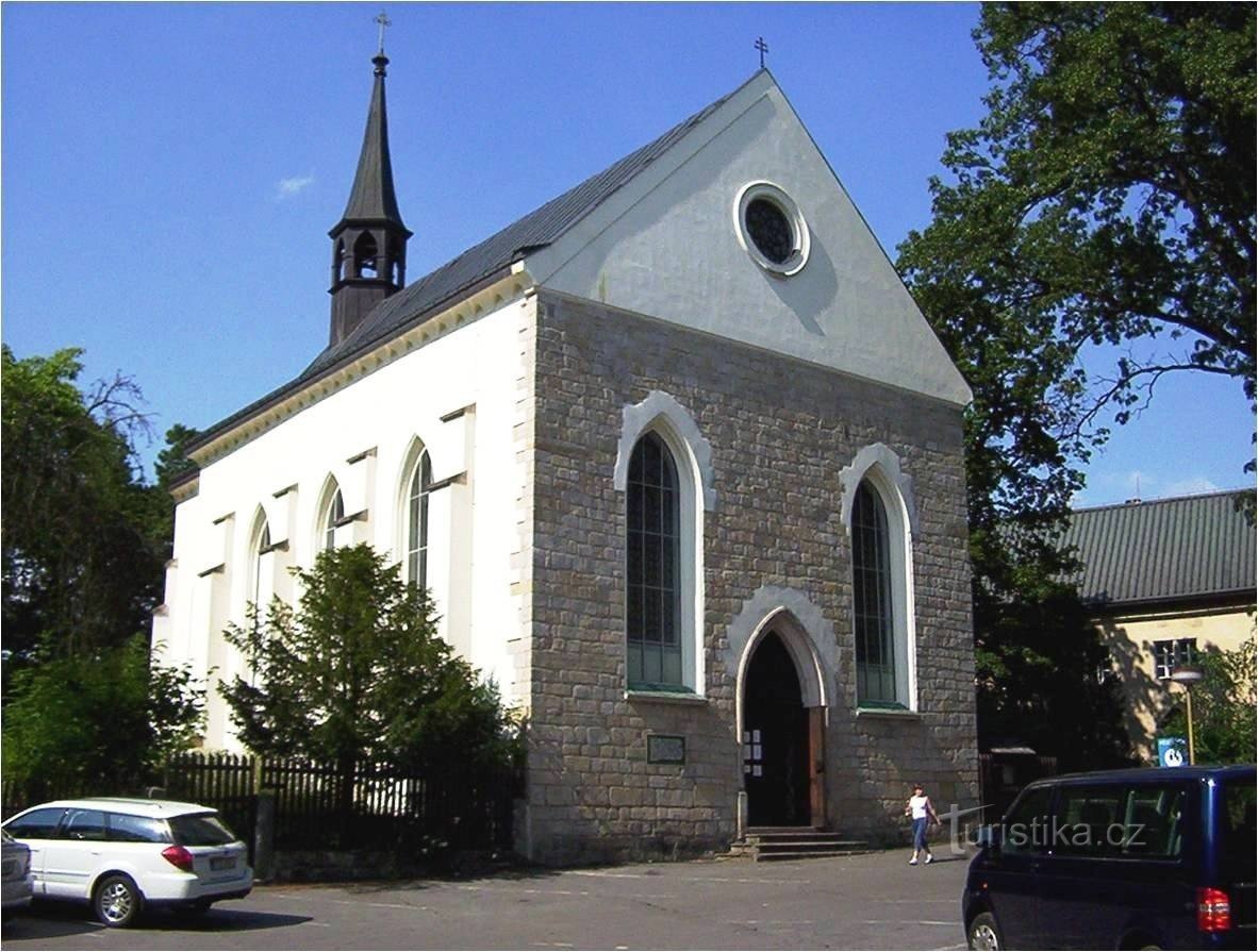 Hrubá Skála-kyrkan St. Josef