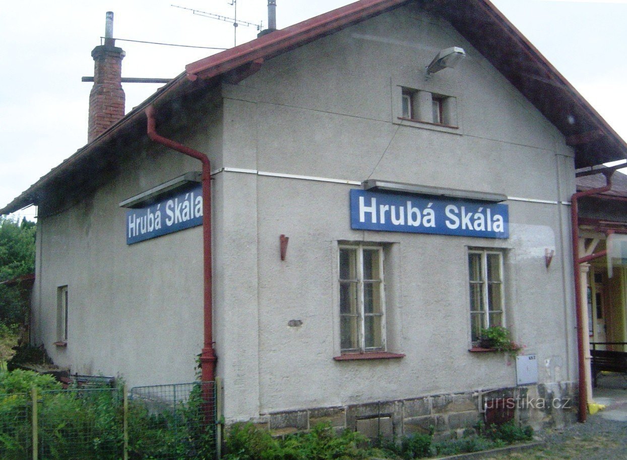 Hrubá Skála - oprosti. postaja