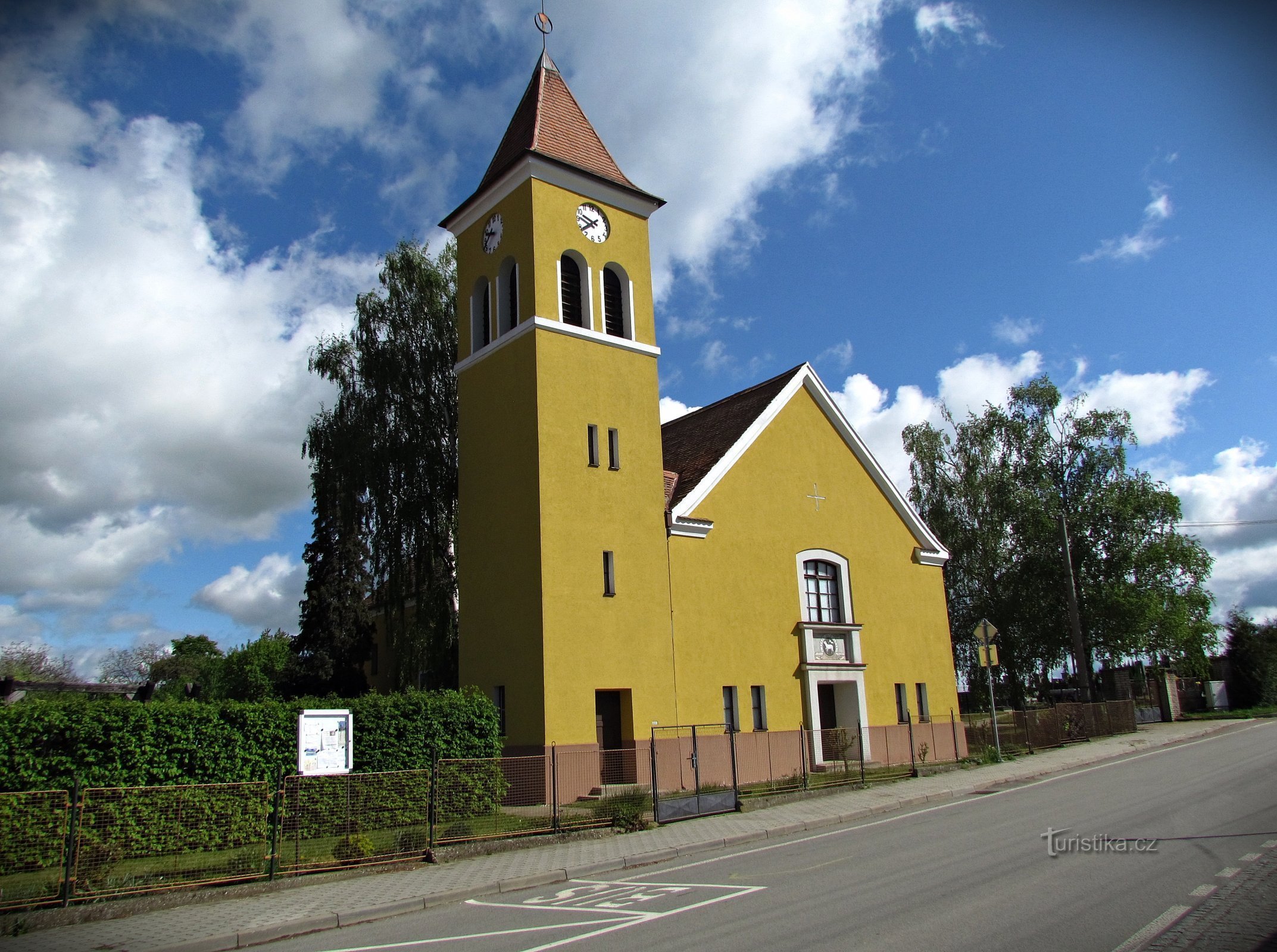 Hrubá Vrbka - evangélikus templom