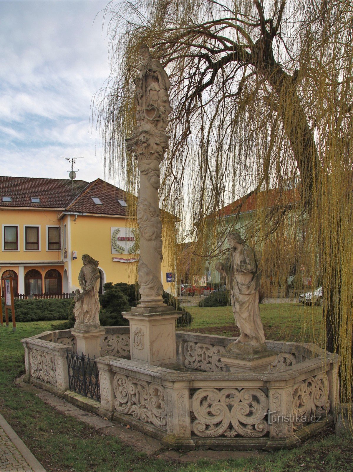 Hrušovany nad Jevišovkou - Standbeeld van de Heilige Drievuldigheid