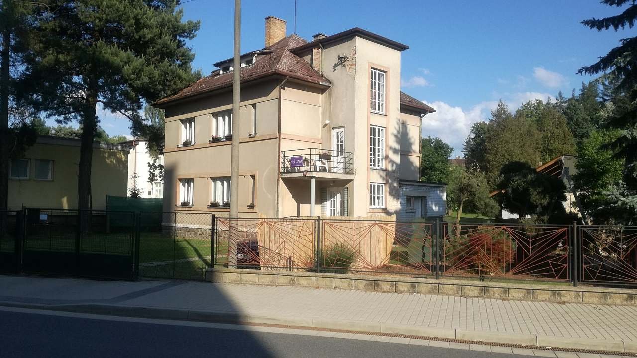 https://www.google.com/maps/place/Ubytov%C3%A1n%C3%AD+Vila+Sazava/@49.8746792,14