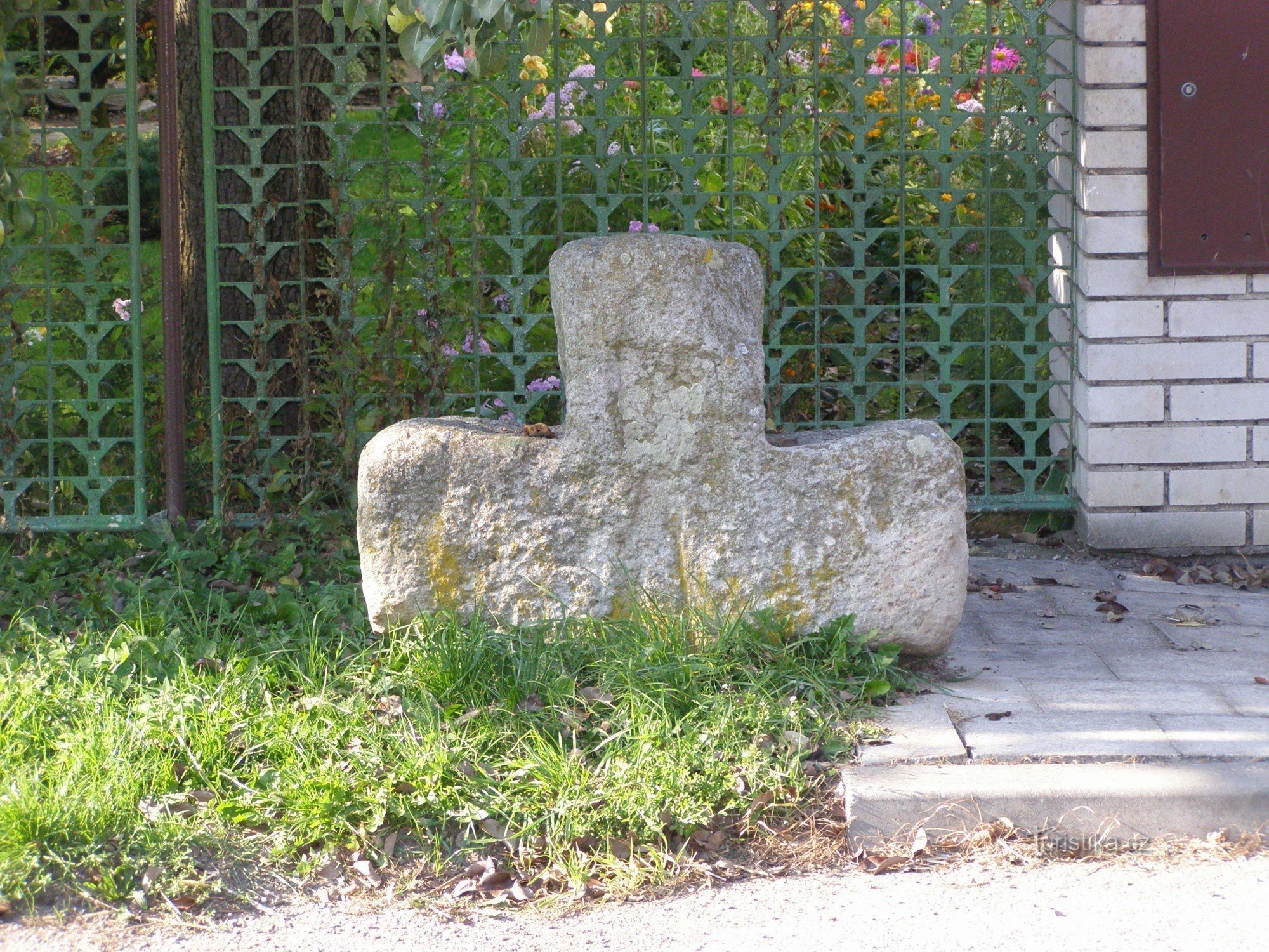 Hubíles - Croix de réconciliation