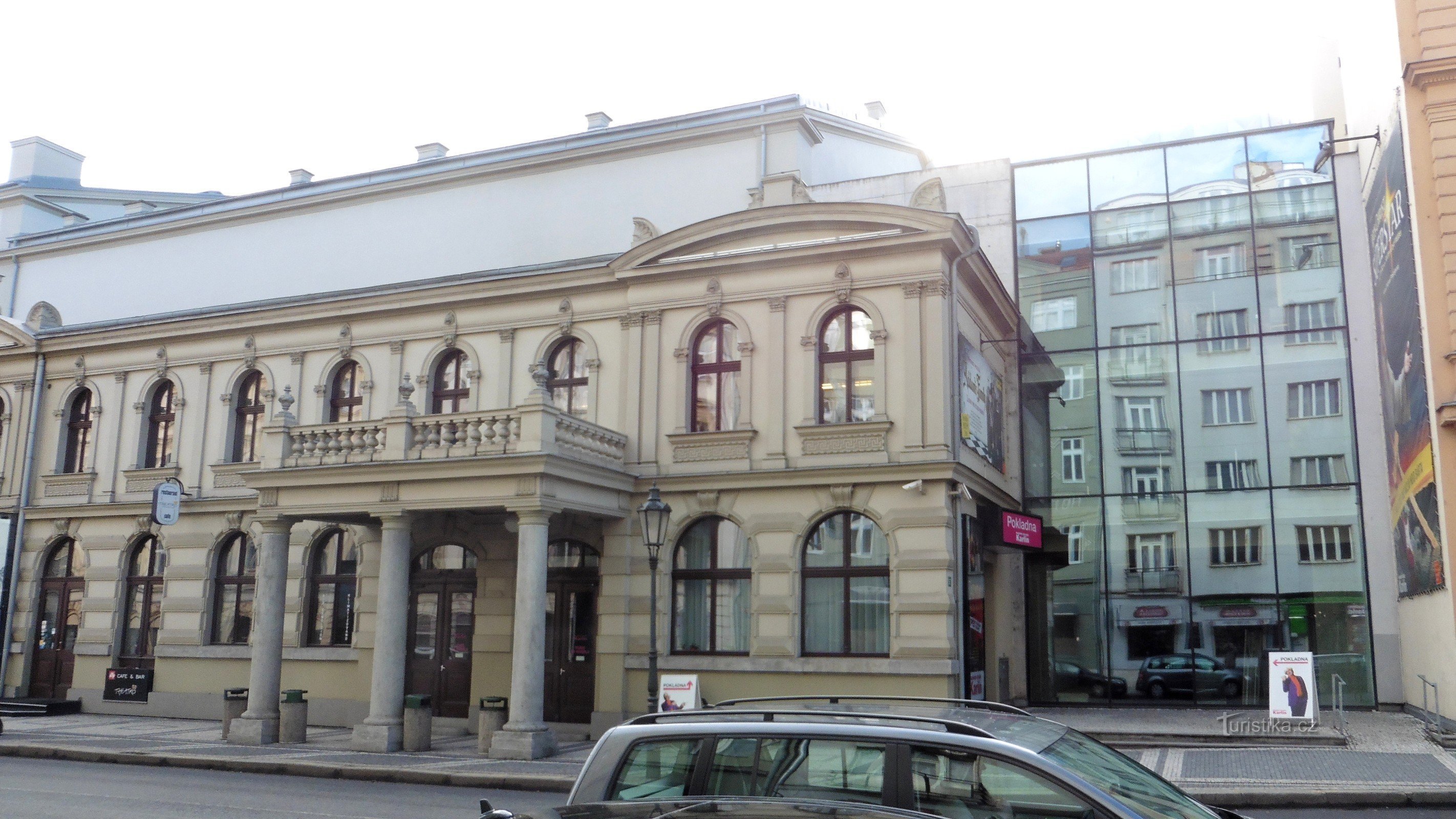 Teatrul de muzică Karlín, extensie laterală