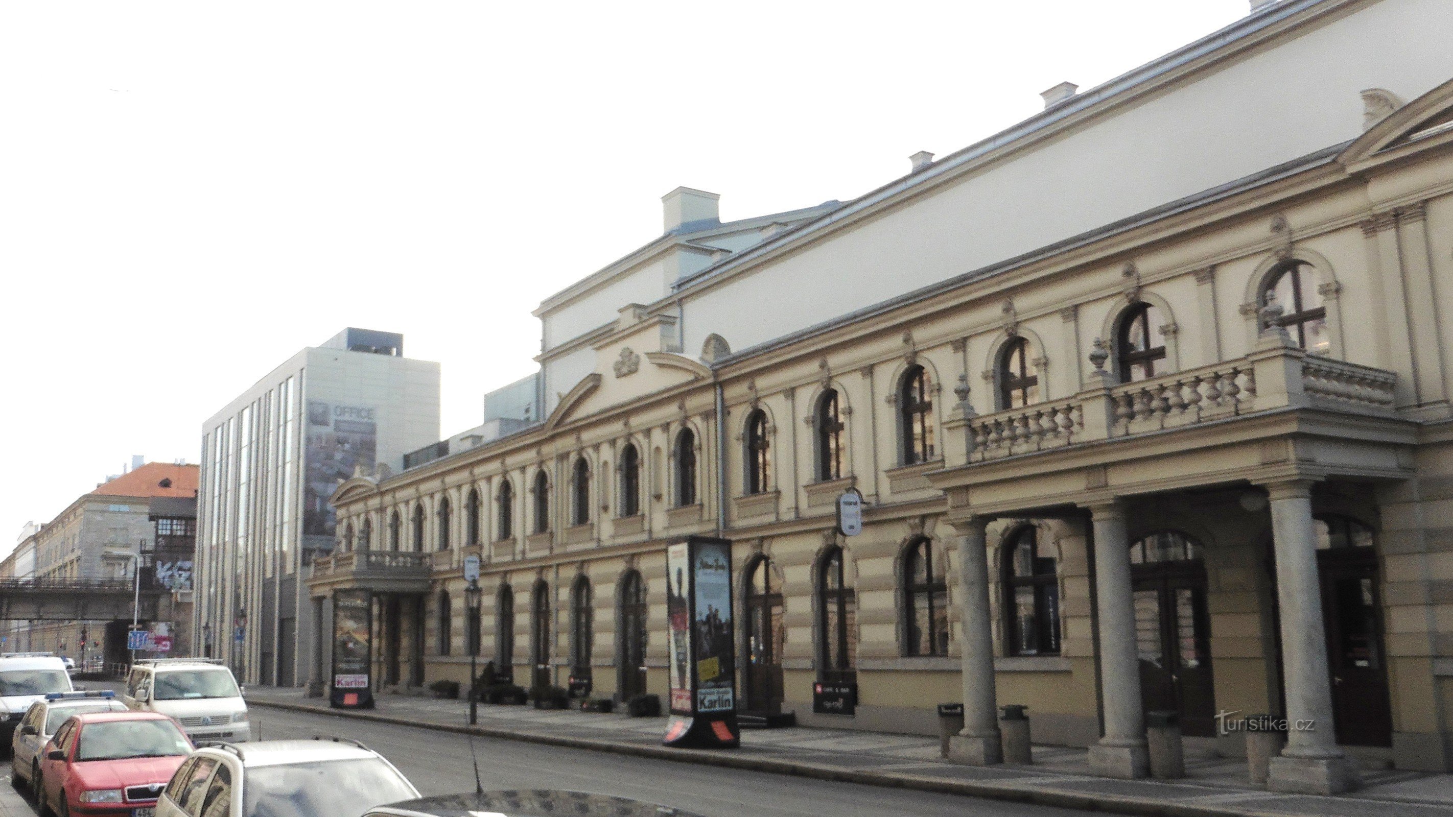 Glasbeno gledališče Karlín, zgodovinska stavba