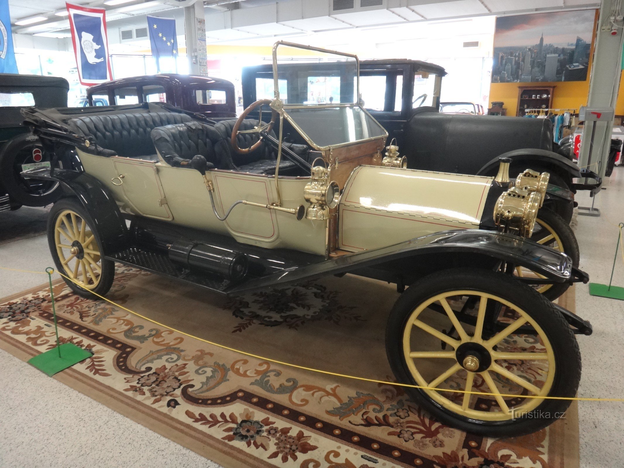 Hupmobile 1911 року