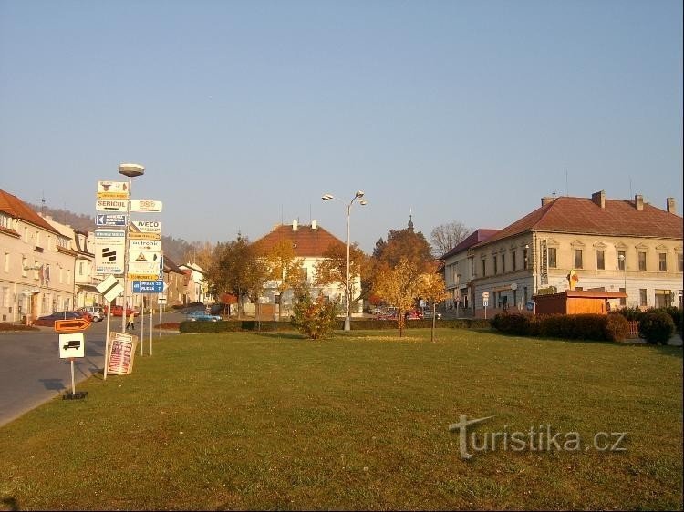 Husovo náměstí v Loděnici