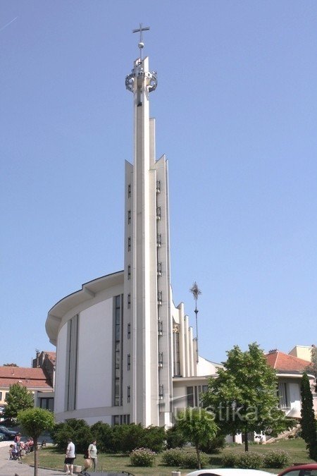 Hustopeče - Szent István-templom. Vencel és Szent. Agnes Česká