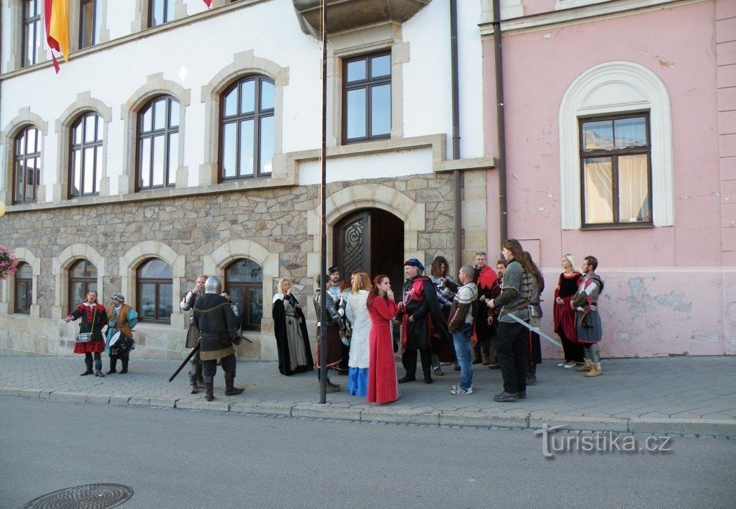 Hustopeče, em frente à prefeitura