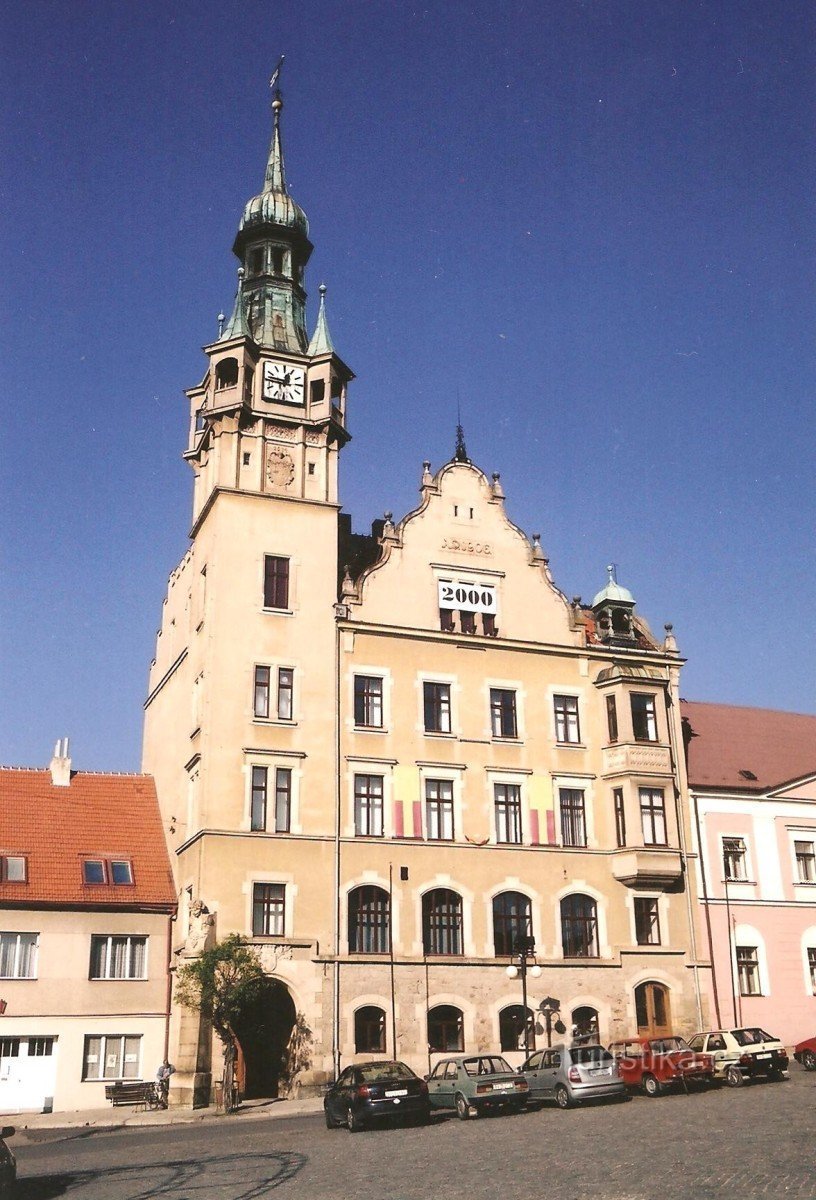 Hustopeče - tòa thị chính 2000