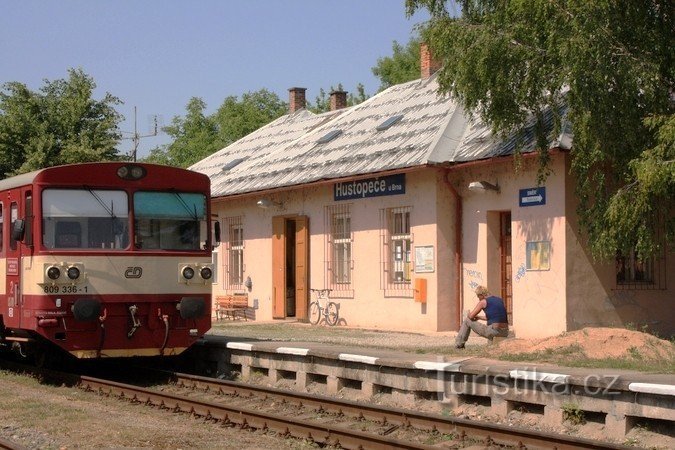 Hustopeče in de buurt van Brno - treinstation