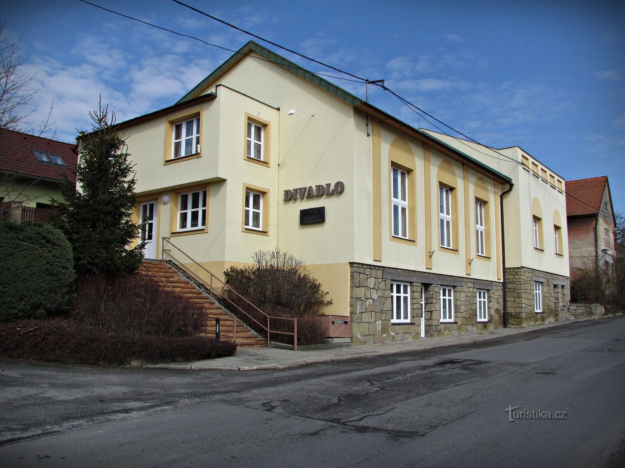 Hvozdna - Teater