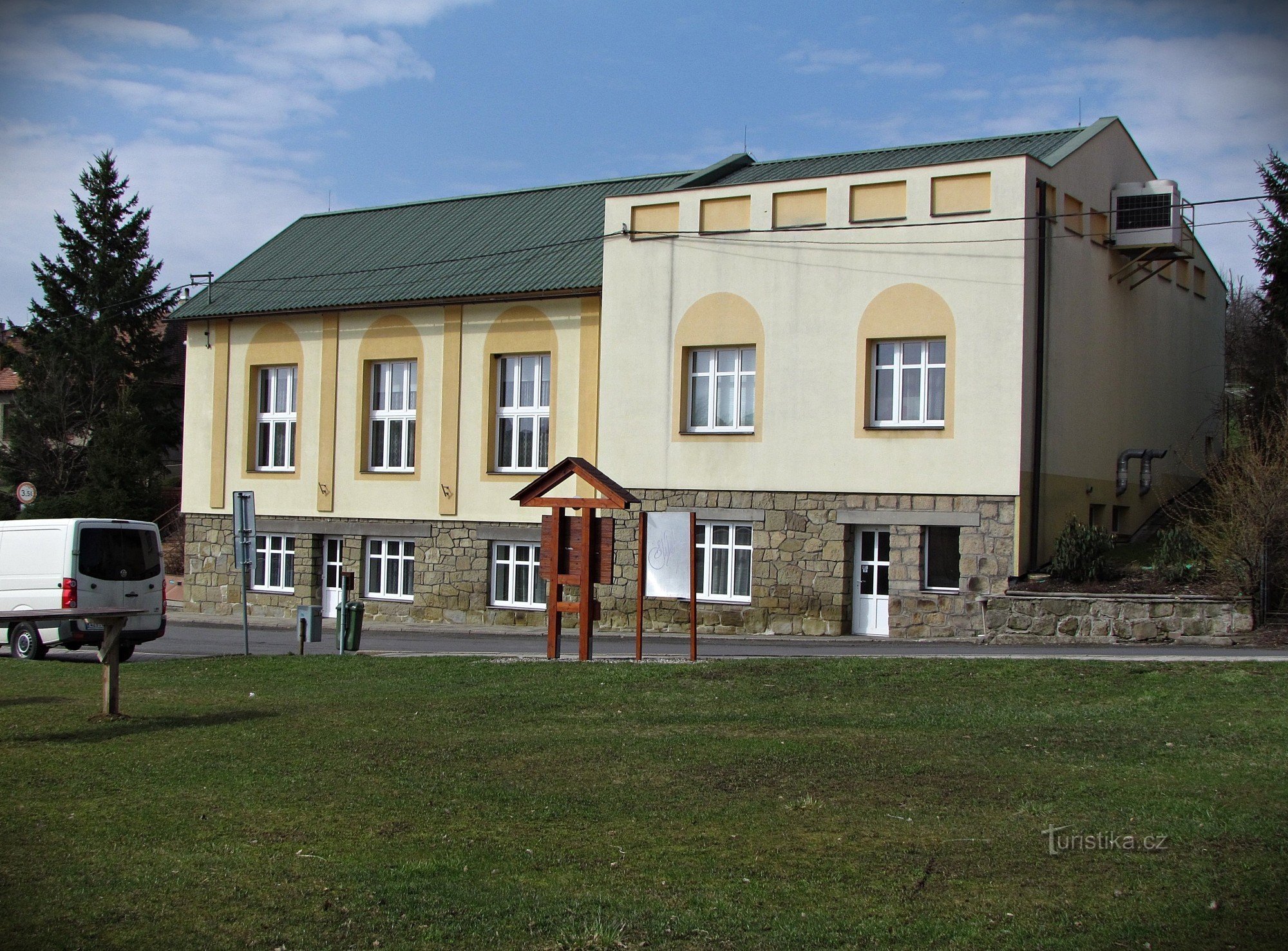 Hvozdna - Teater
