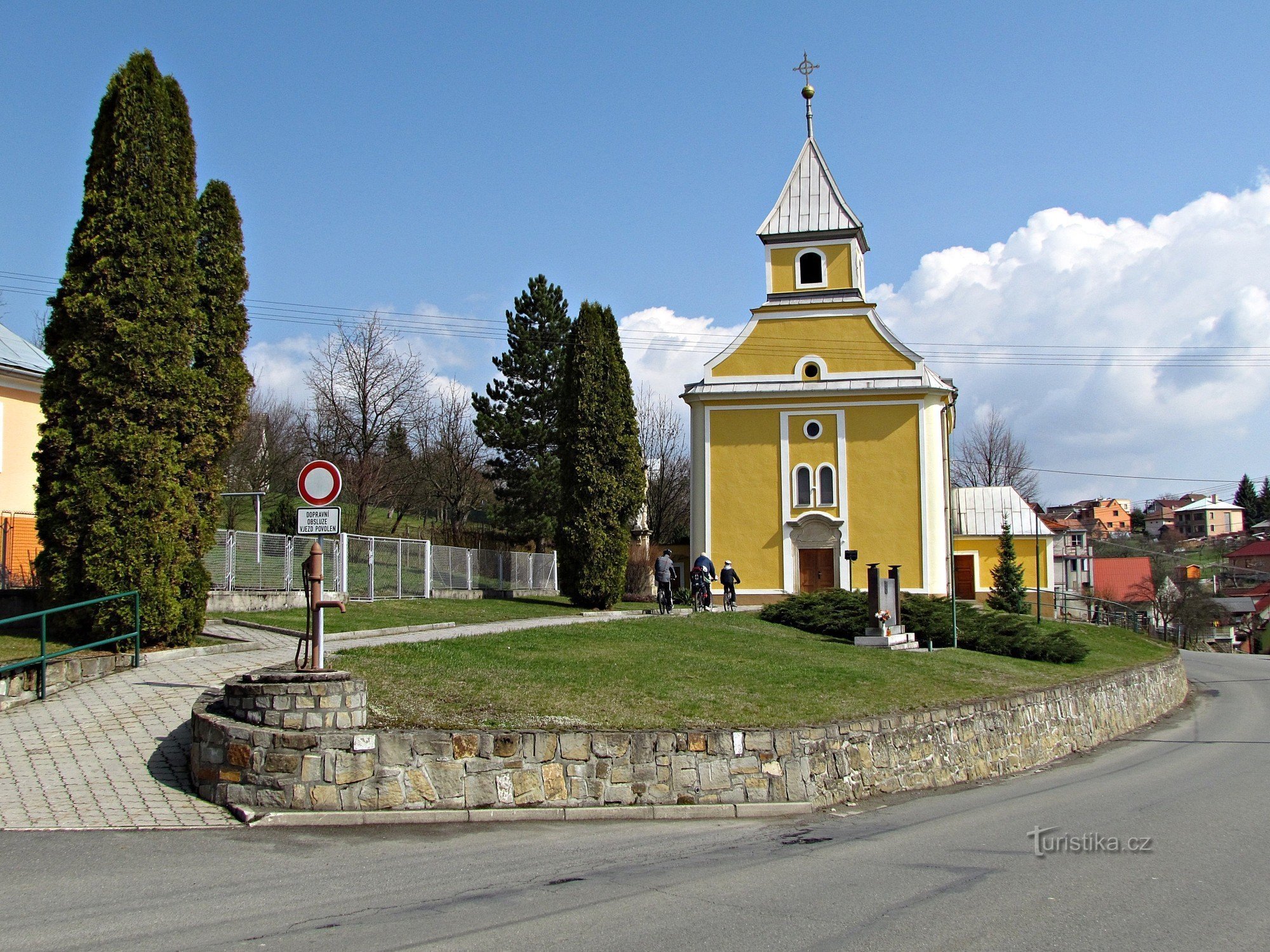 Hvozdna - Mindenszentek temploma