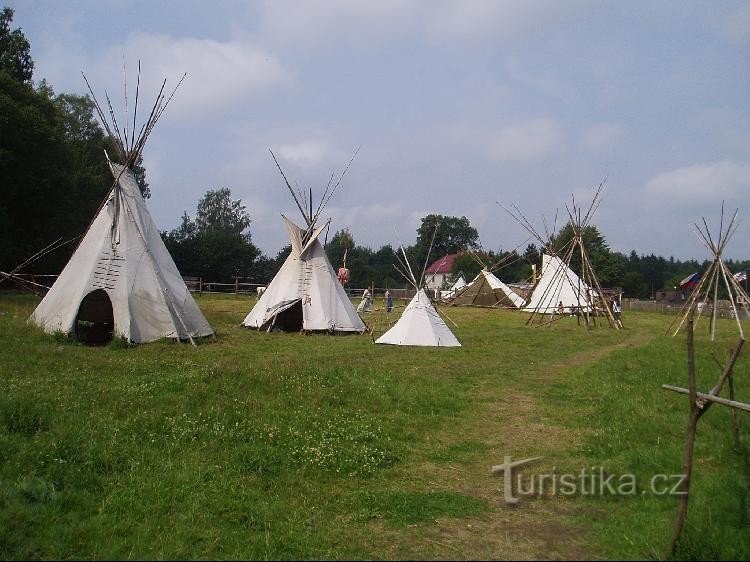 Indiase nederzetting in de buurt van het dorp Růžová