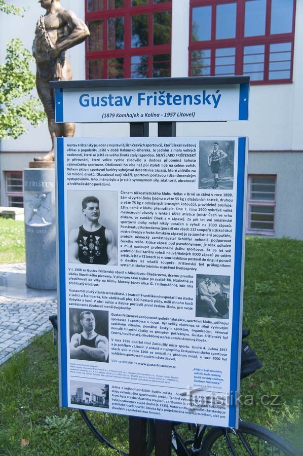 Info in front of the statue