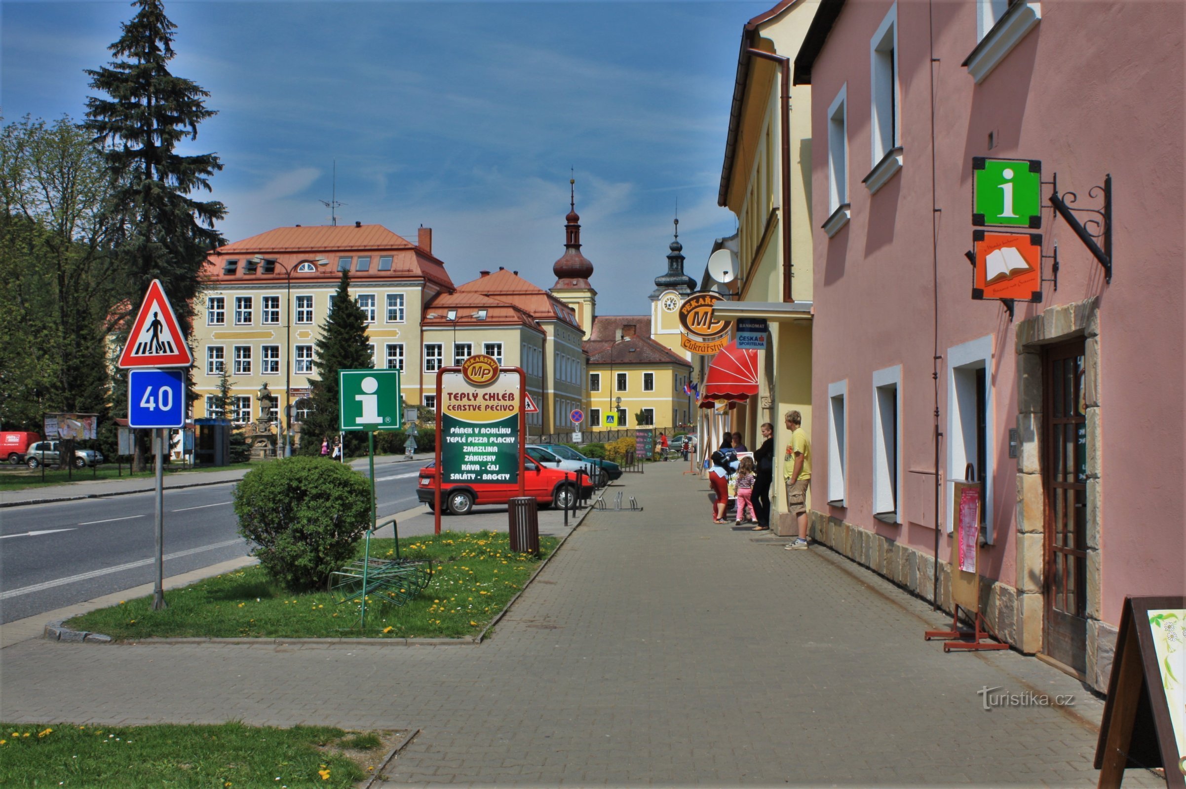 Centrum informacyjne znajduje się w zabytkowym budynku na rynku