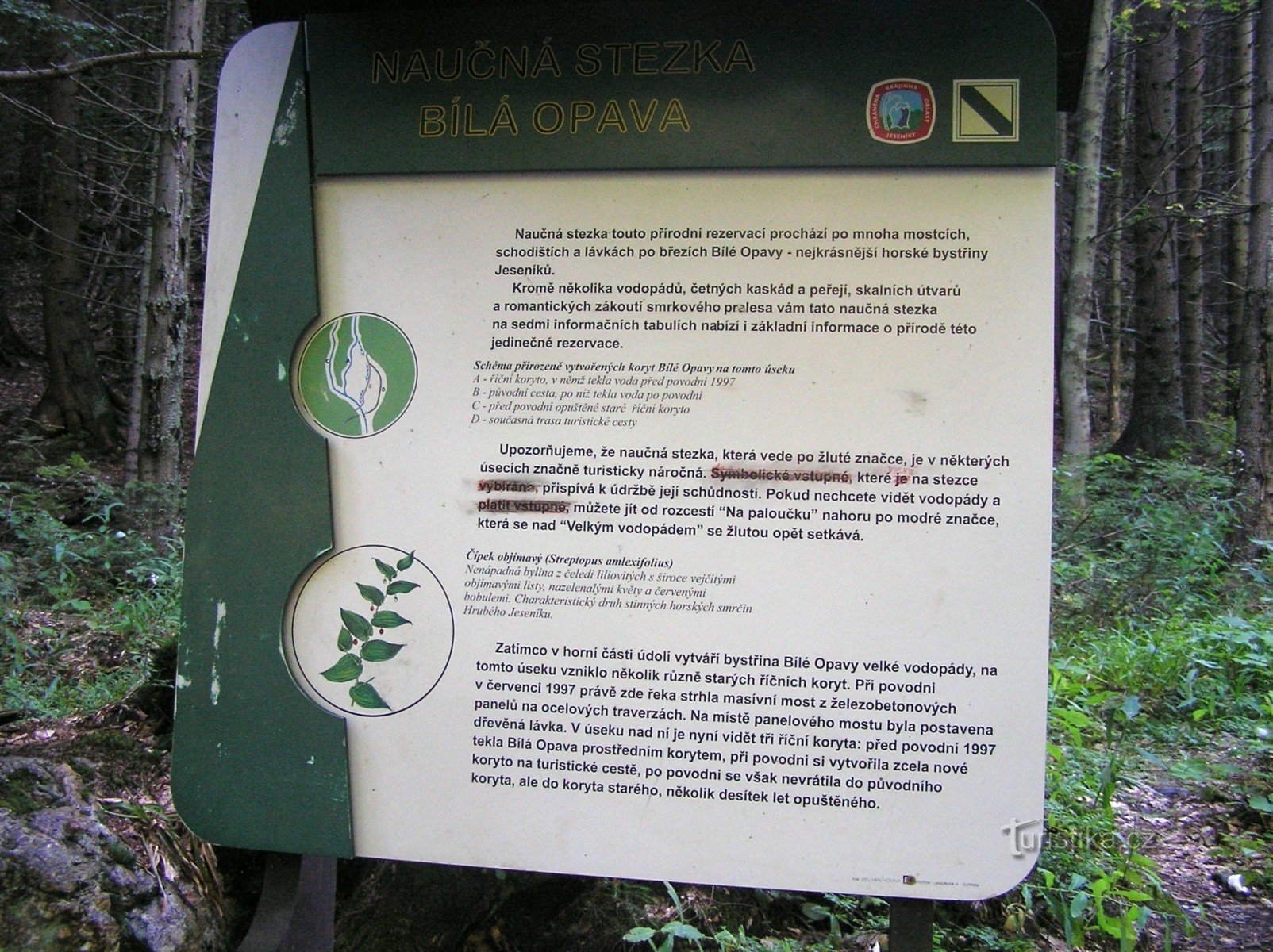 informatiebord aan het einde van het educatieve pad (het is het begin van Karlova Studánka)