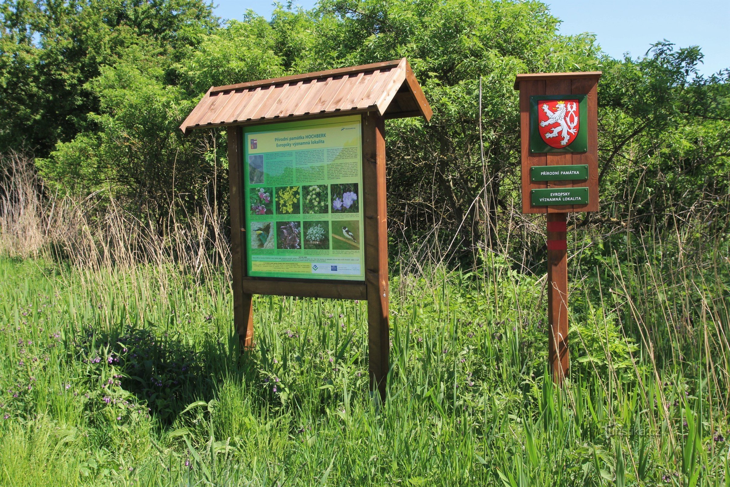 Placa de informação na borda da área protegida