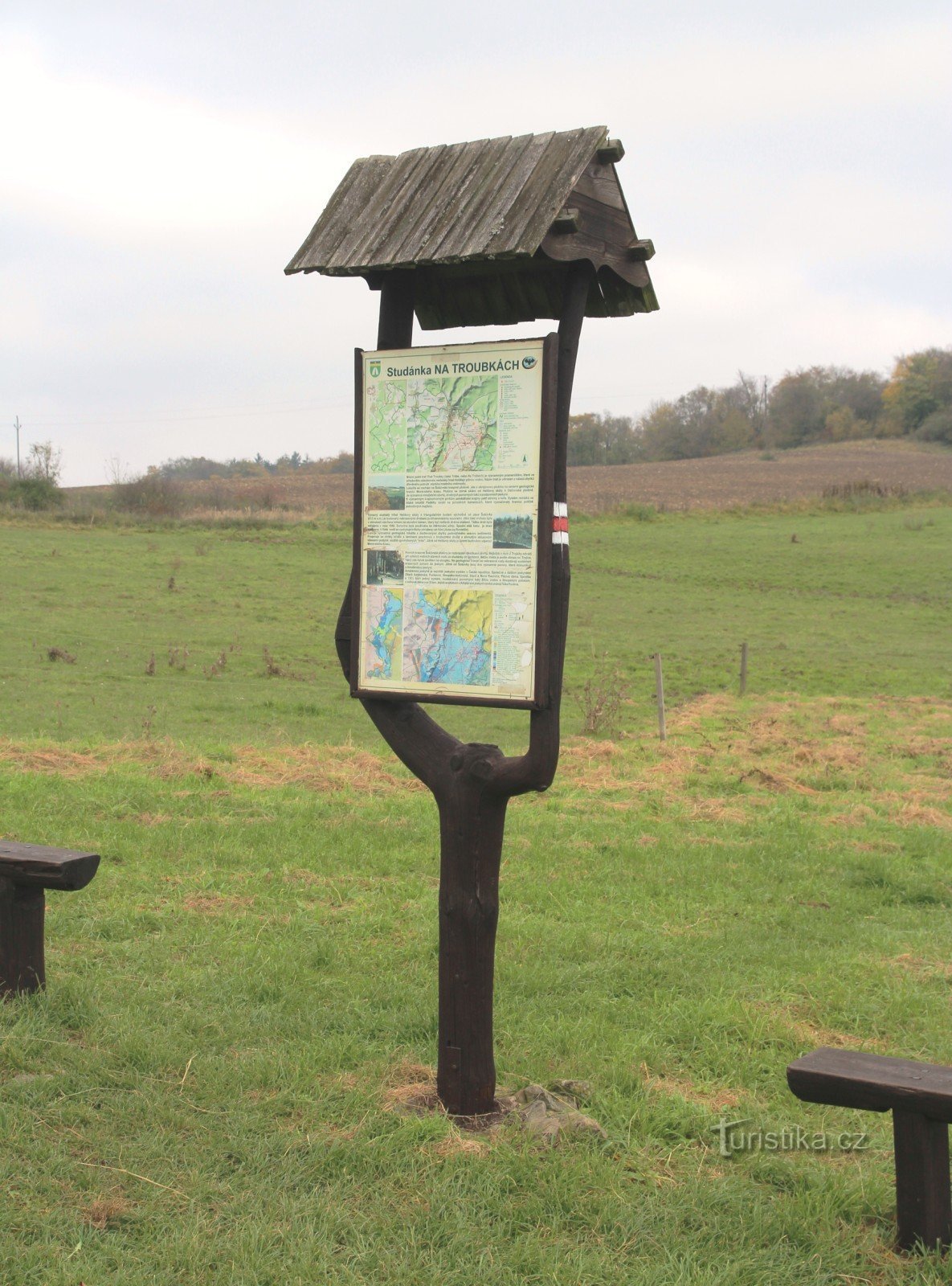 Informationstafel am Brunnen