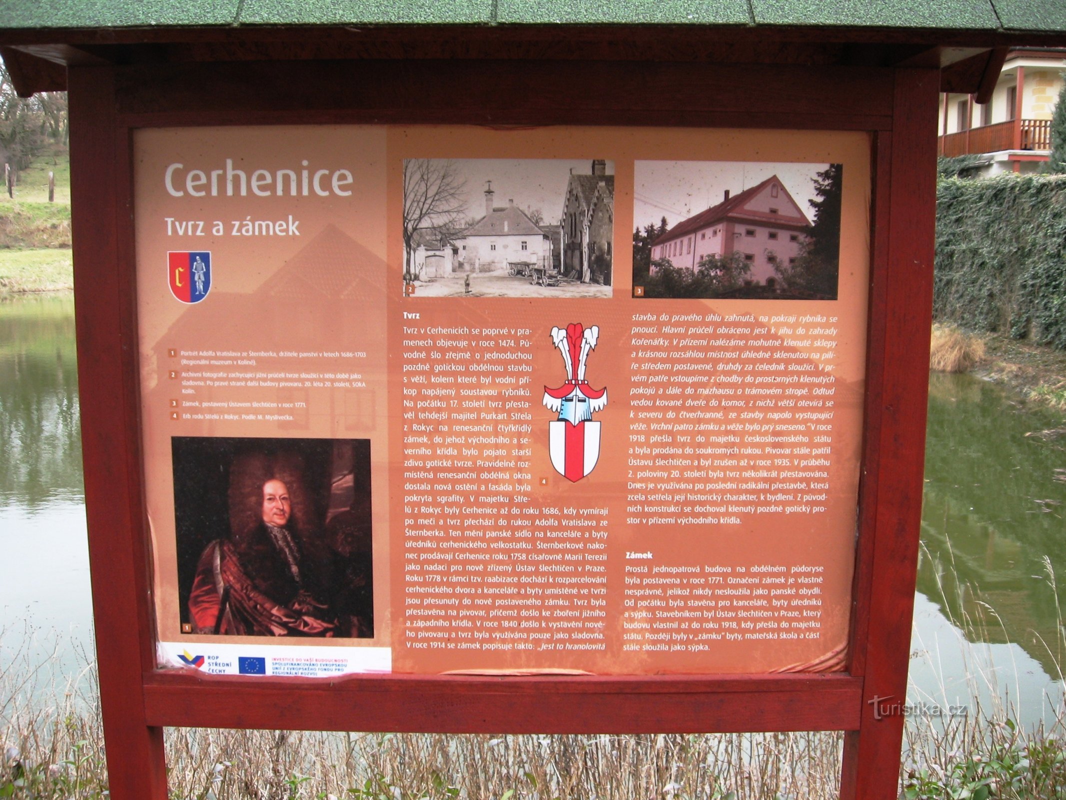 informatiebord bij het kasteel en fort in Cerhenice