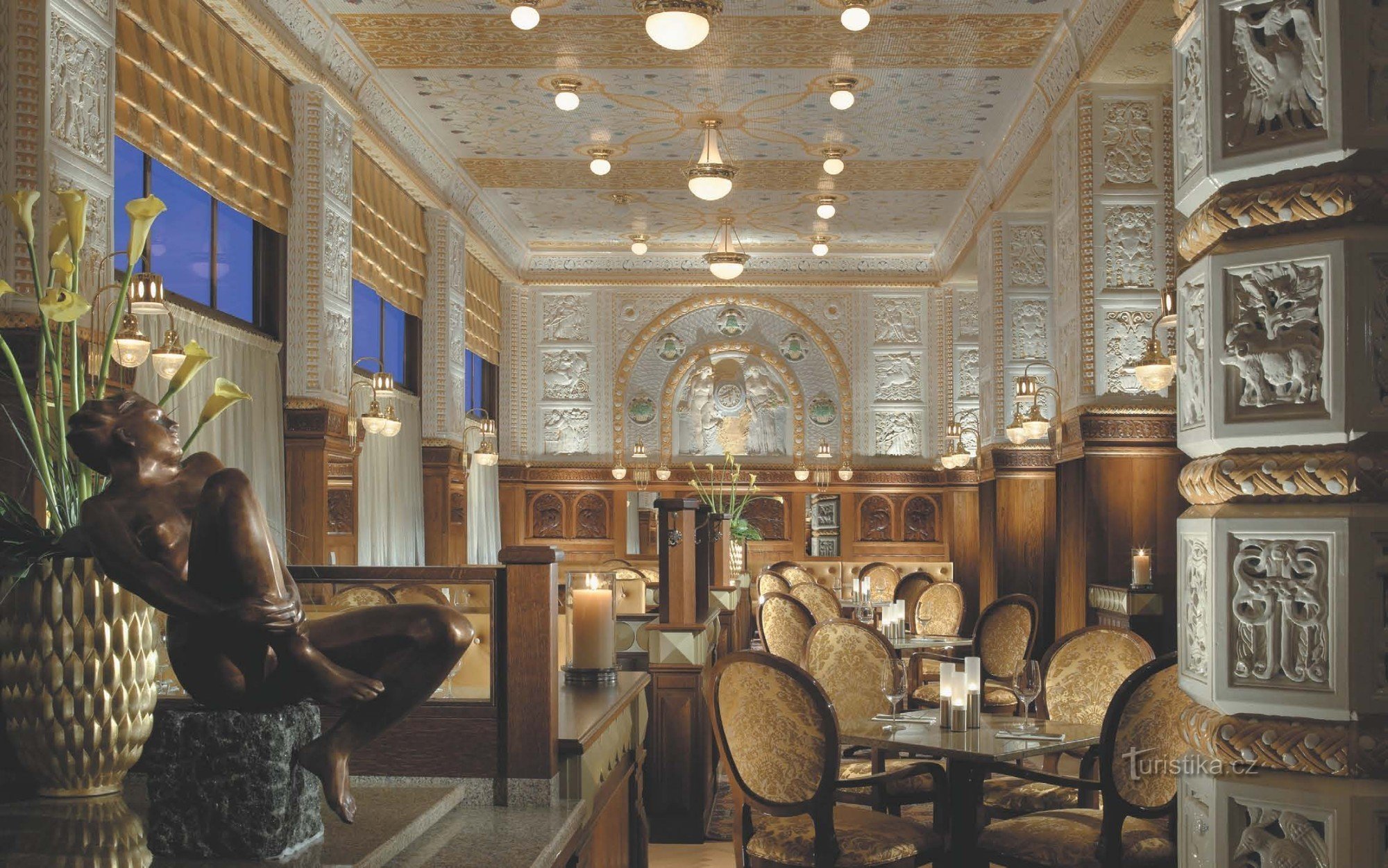 Interiorul Café Imperial