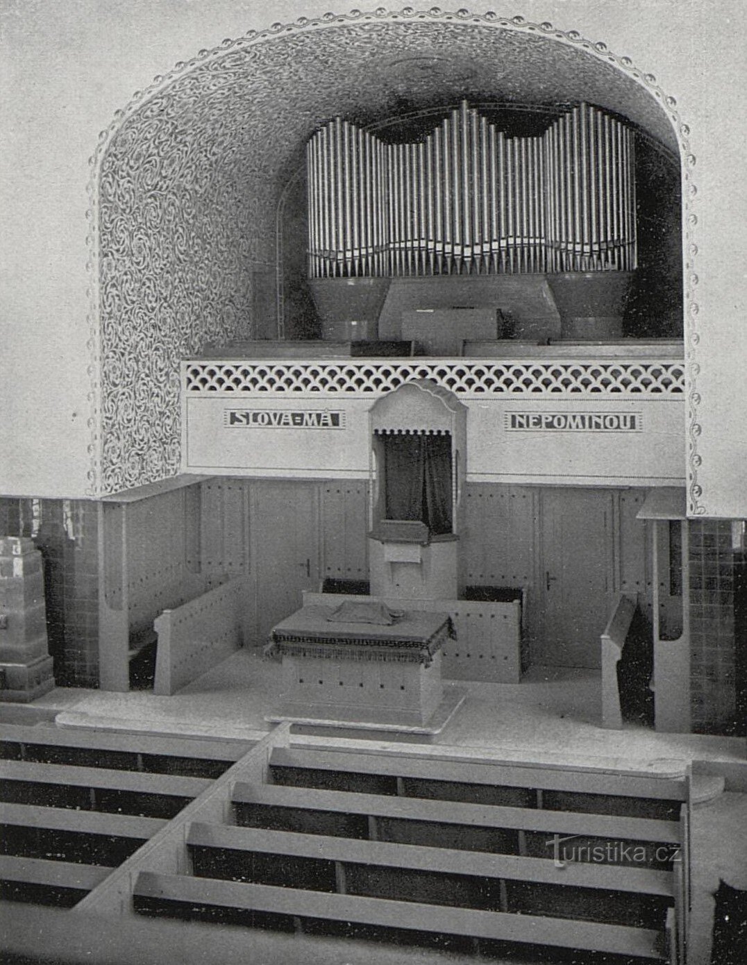 Het interieur van de Czech Brethren Evangelical Church in Roudnice nad Labem in 1909