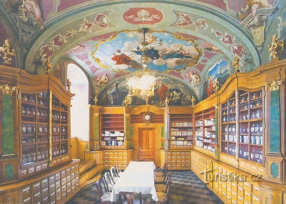 O interior da farmácia histórica - retirado do painel de informações