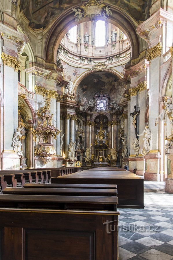 L'intérieur est impressionnant