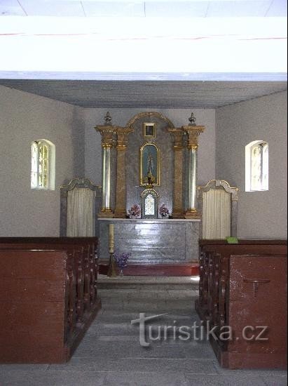 o interior da capela