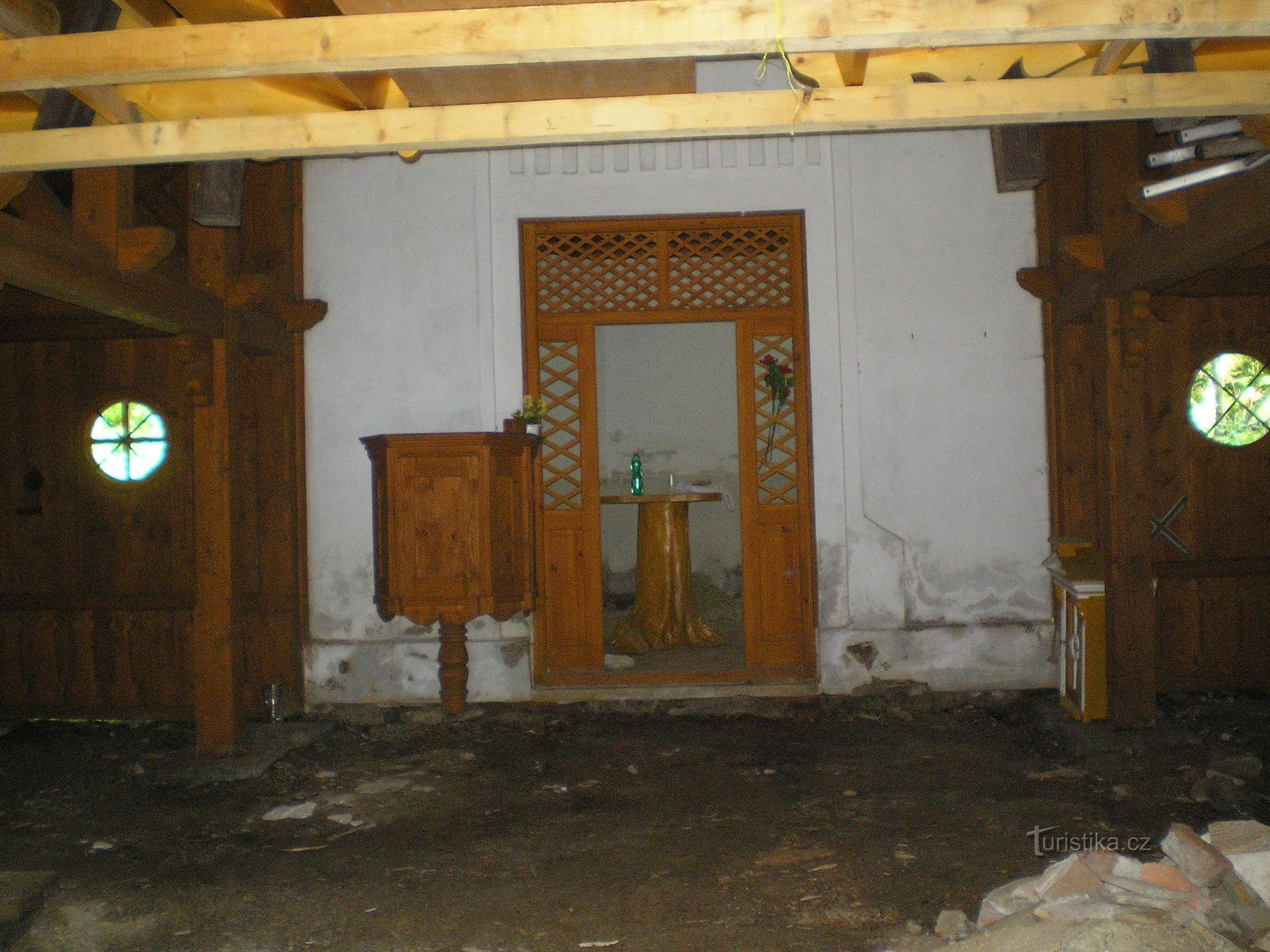Het interieur van de kapel - nu in reconstructie