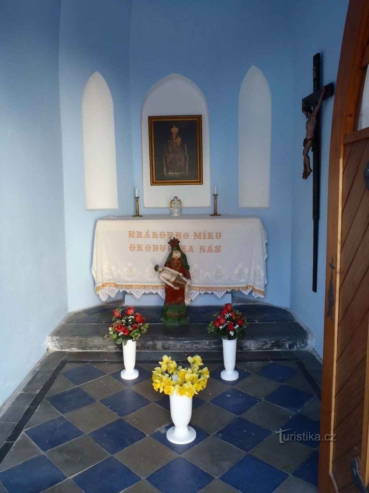 Wnętrze kaplicy Matki Boskiej Bolesnej – 26.4.2012 kwietnia XNUMX r