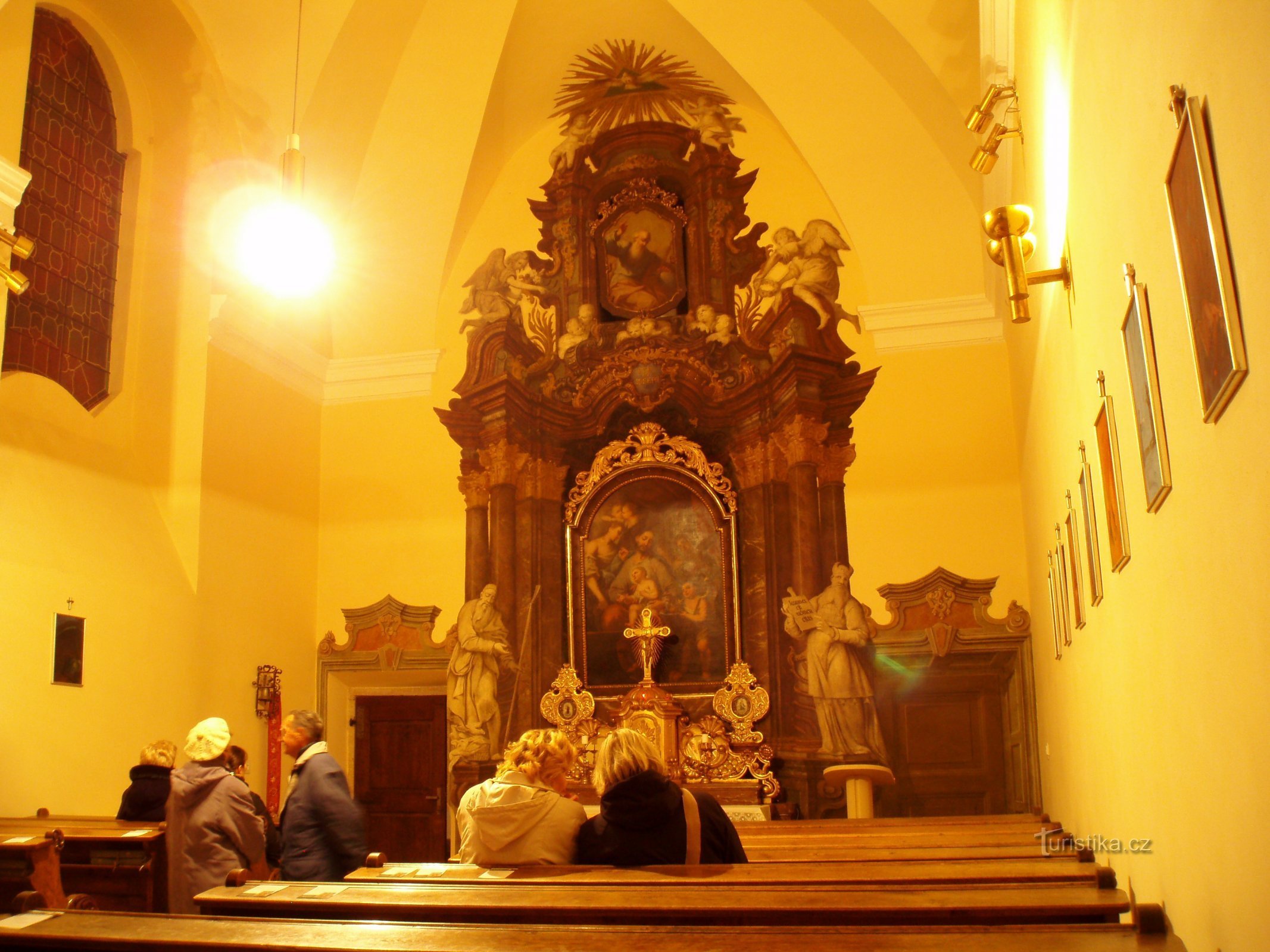 Nội thất của nhà nguyện St. Josefa (Hradec Králové, 19.3.2010)