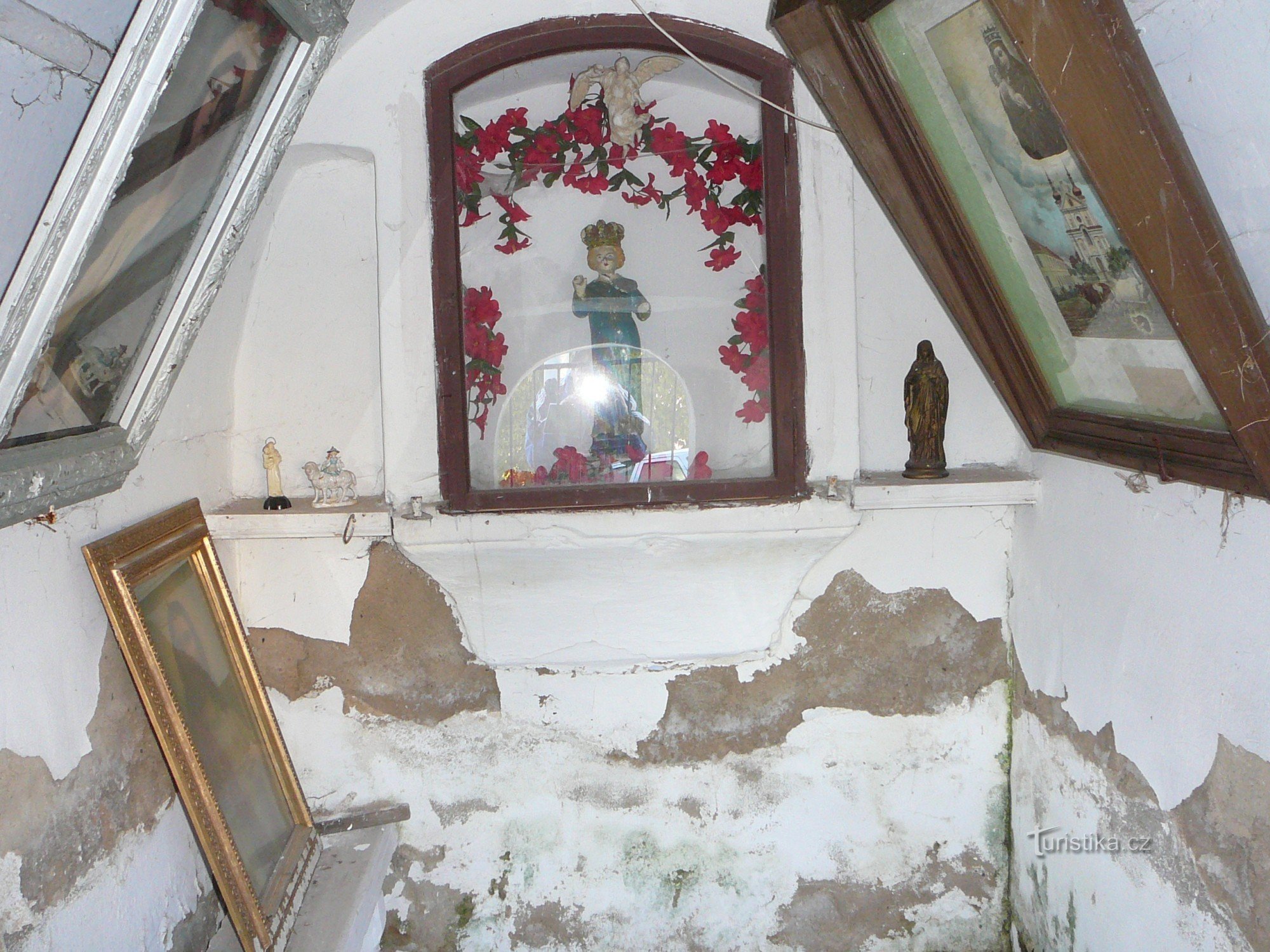 Nội thất của nhà nguyện ở Markvarec