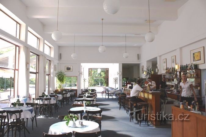 Interiorul cafenelei