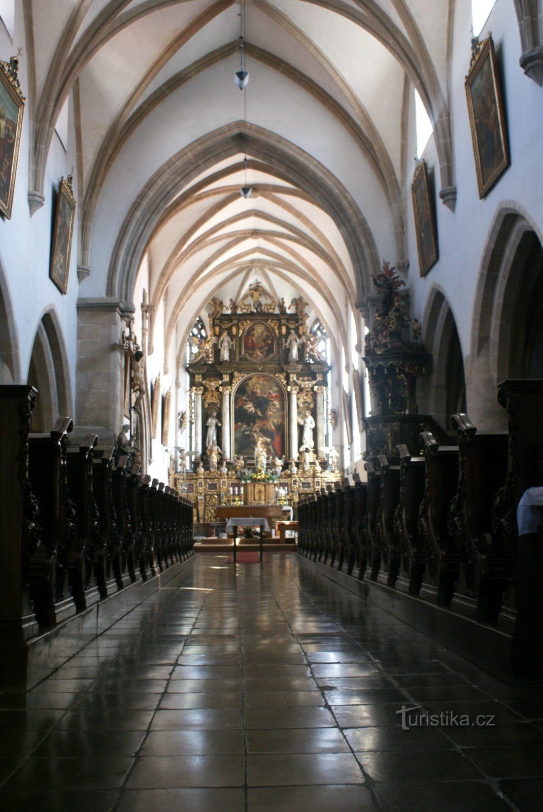 interior de la iglesia del monasterio