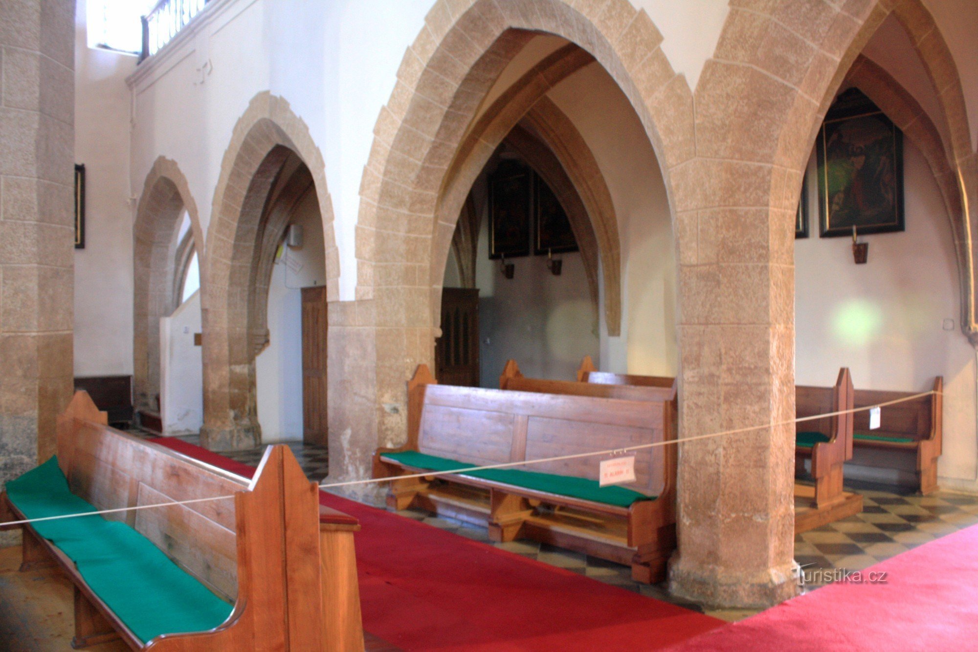 interior de la iglesia
