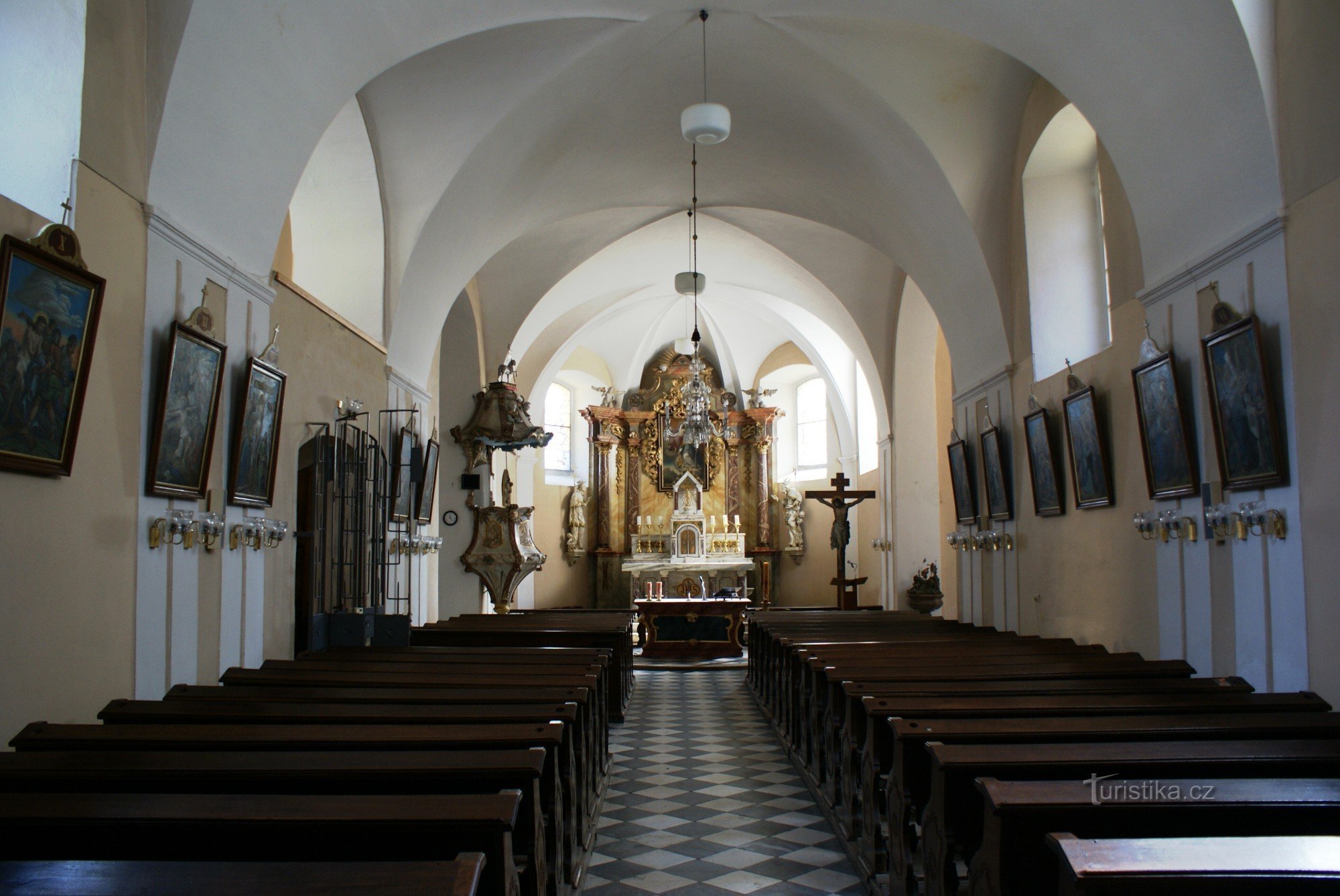 interior de la iglesia