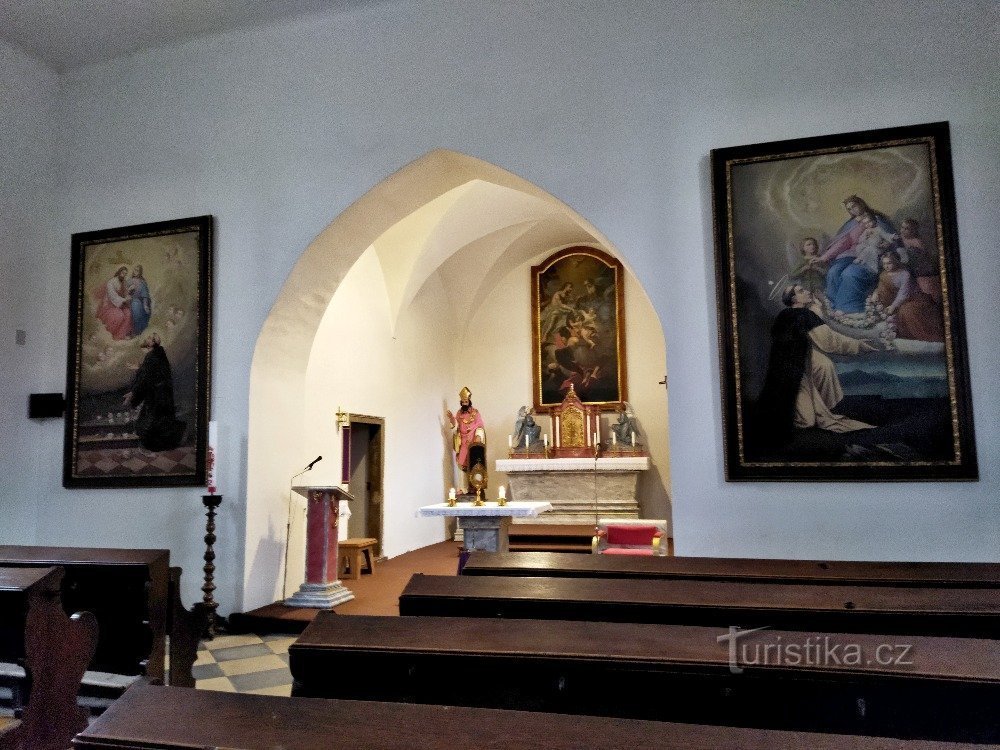 interiorul bisericii