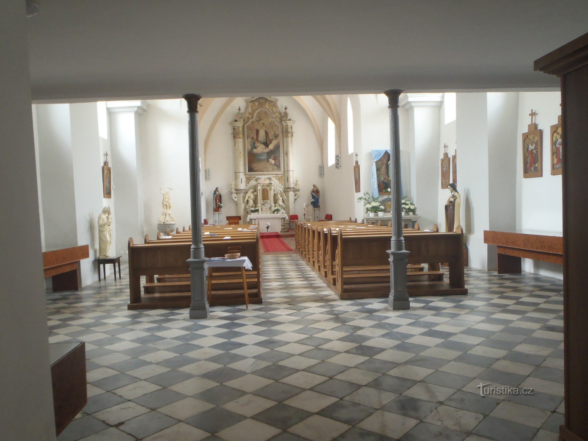 interior de la iglesia