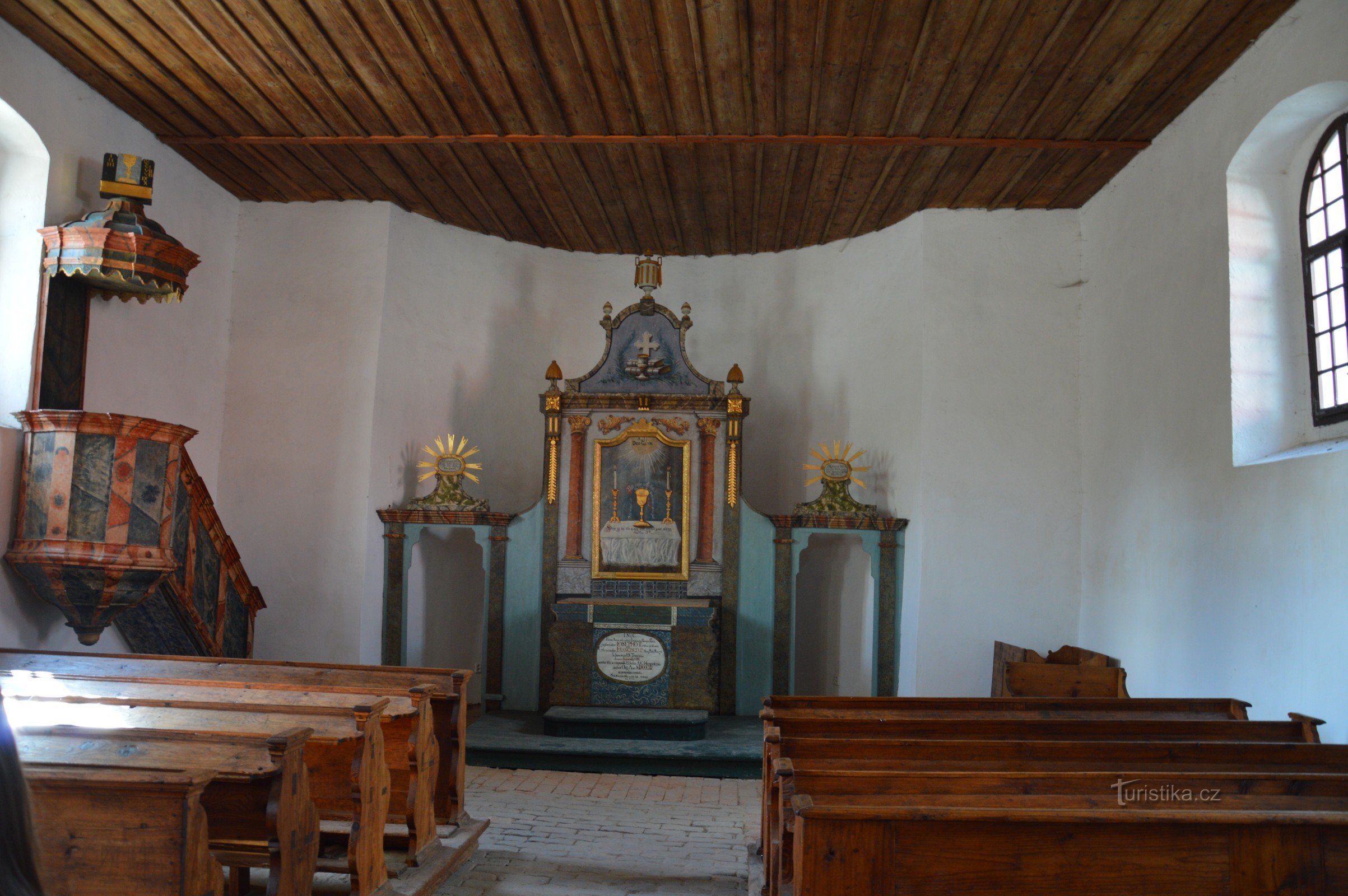 interior de la iglesia