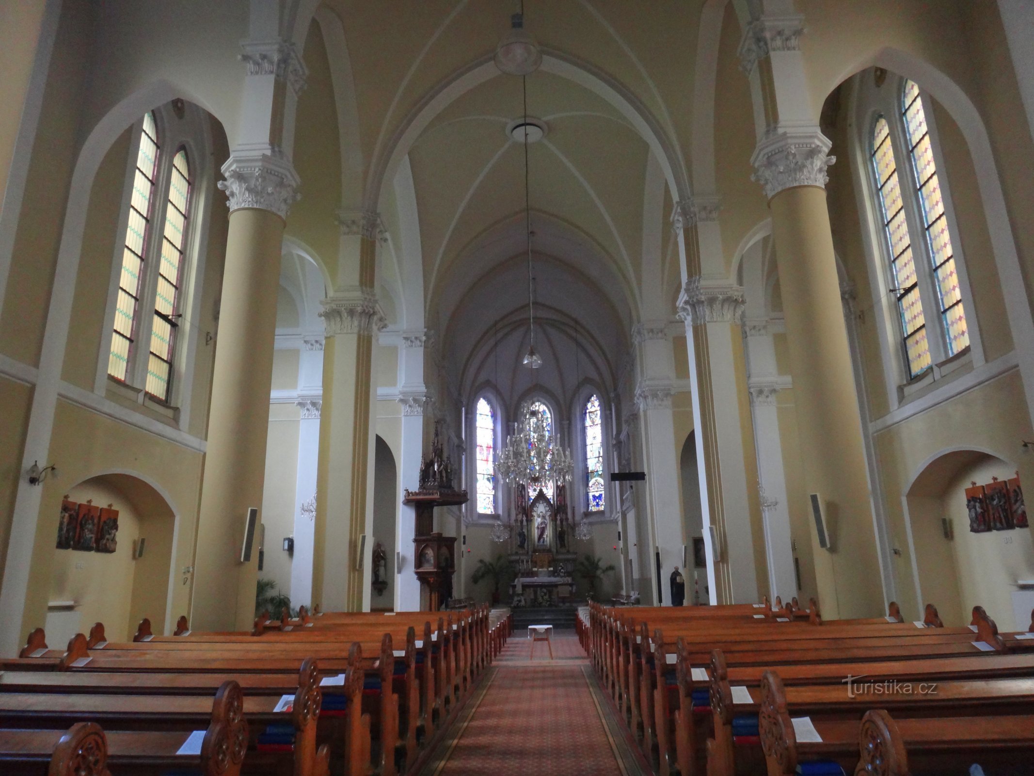 cerkvena notranjost