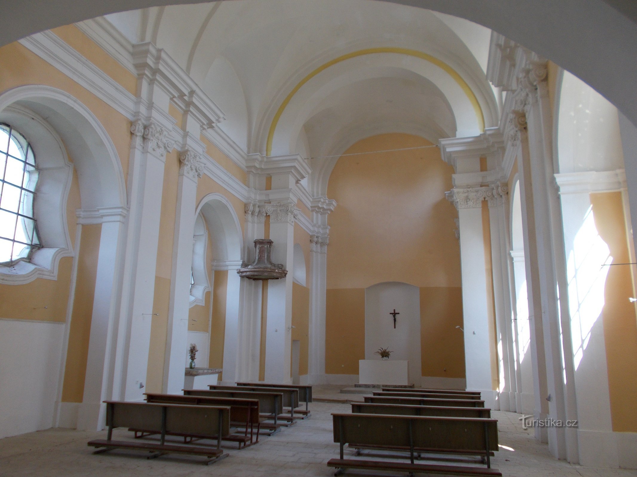 Interno della chiesa