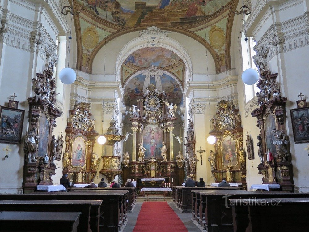 interior de la iglesia