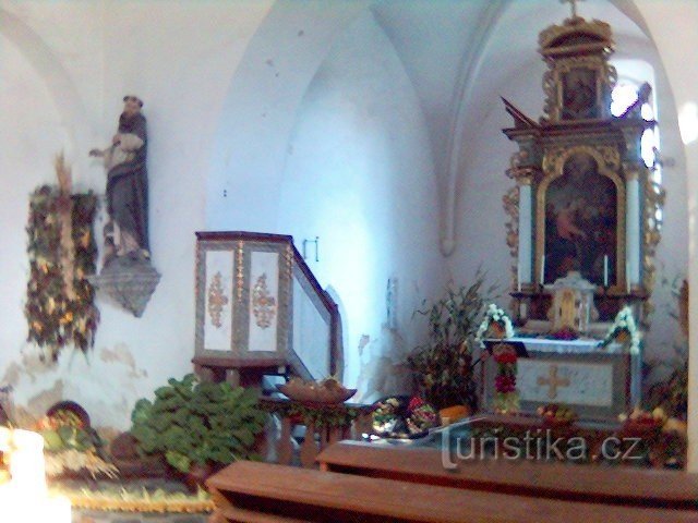 interiör av kyrkan i Vysoké