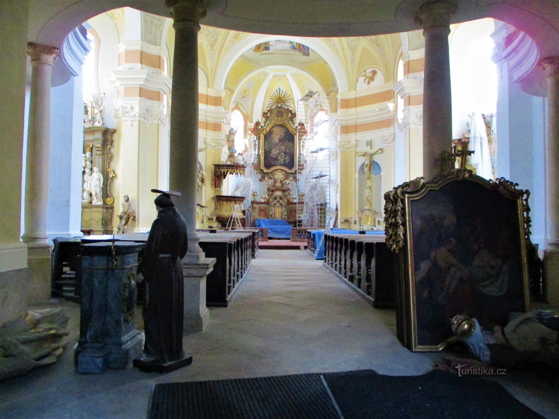 Interiér kostela Narození Panny Marie (Hořice, 26.7.2020)