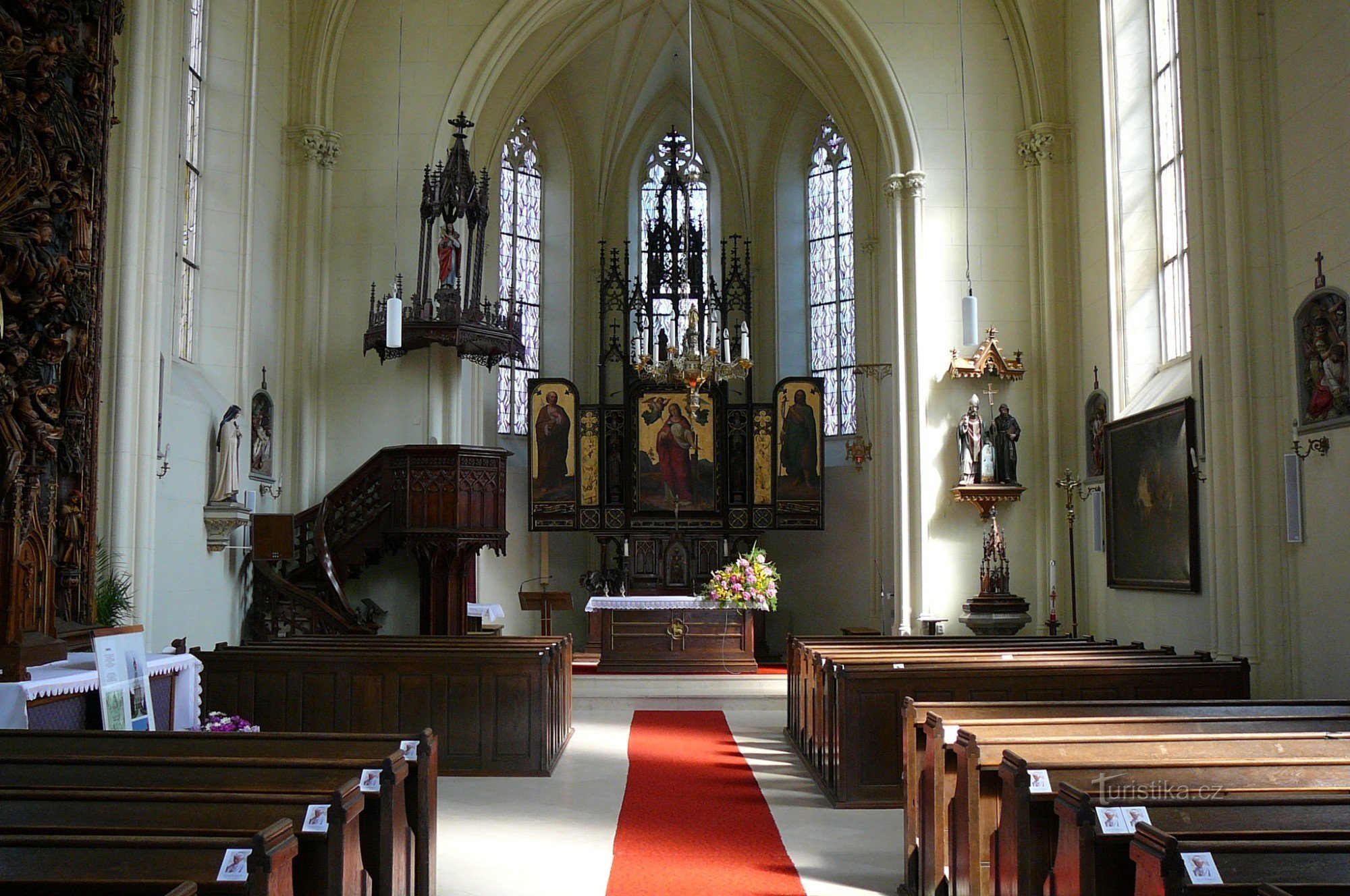 Interior de la iglesia de St. Barbory ​​en Adamov